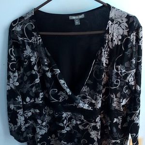 APT 9 SIZE 2X  Black and Gray   Floral blouse 3/4  length sleeve